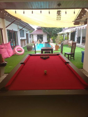 7-bedroom pool villa Pattaya, pool table, BBQ.